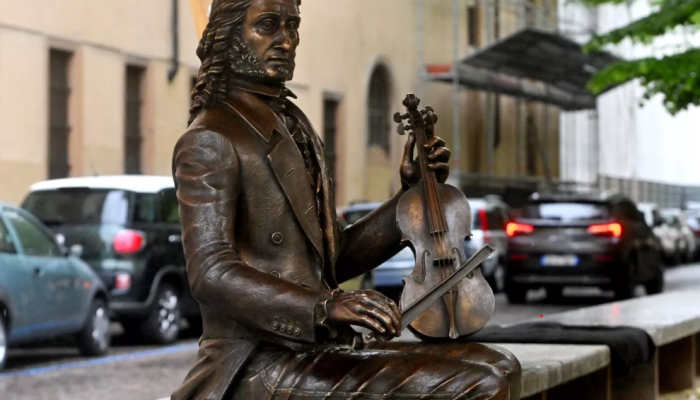 Statua di Niccolò Paganini