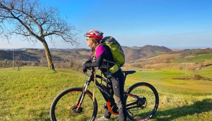 En ebike parmi les châteaux des terres du Parmigiano Reggiano