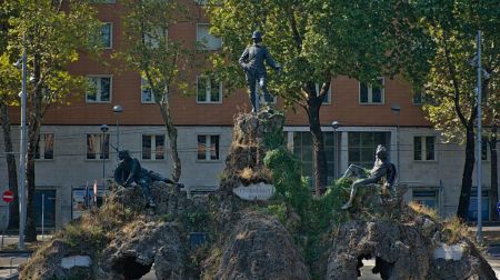 Vittorio Bottego monument